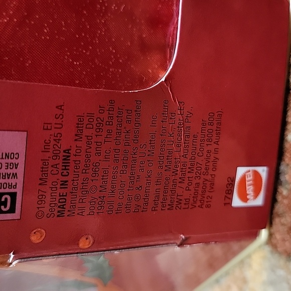 Special Edition 10th Anniversary Holiday Barbie 1997 - Picture 7 of 10